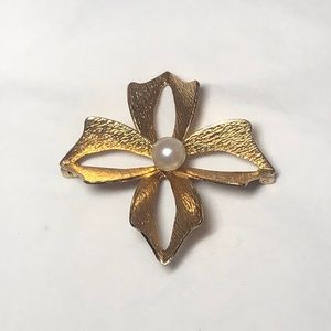 12k Gold Filled and Pearl Modern Flower Brooch